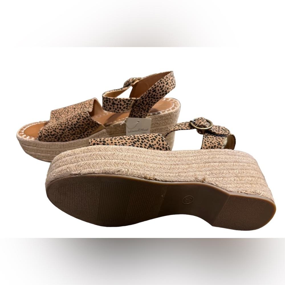 Universal Thread Leopard Wedge - Picture 2 of 2